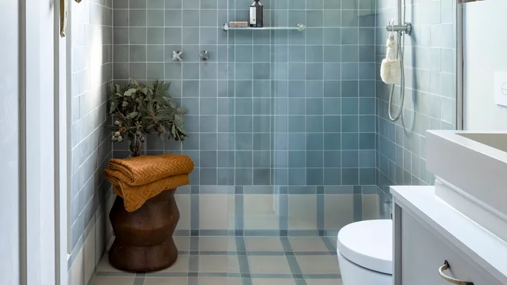 Bathroom flooring checkerboard tile pattern