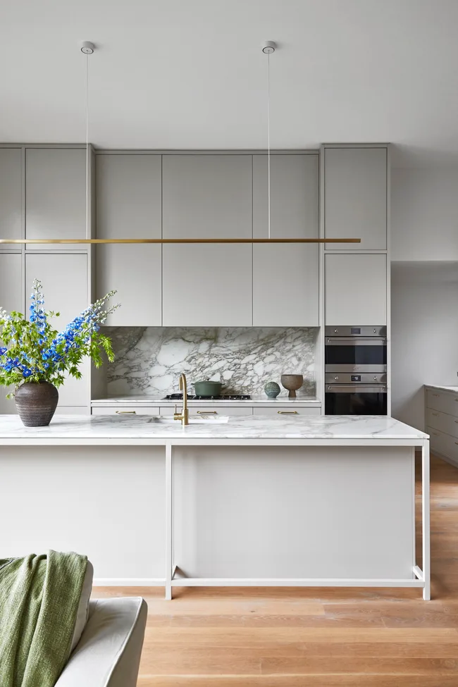 grey kitchen with marble splashback