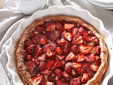 rhubarb strawberry almond tart recipe